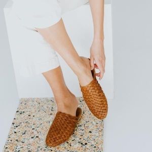 ST. AGNI Brown Leather Bunto Woven Mules Sandals size 42 🧺
